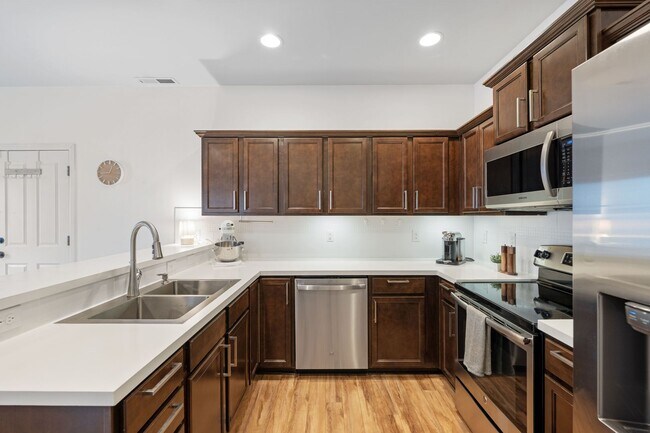 Building Photo - Spacious 3-Bedroom Home on Quiet Court in Spanaway