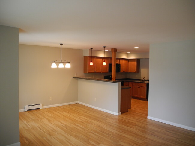 Building Photo - 6243 Charing Cross Ln