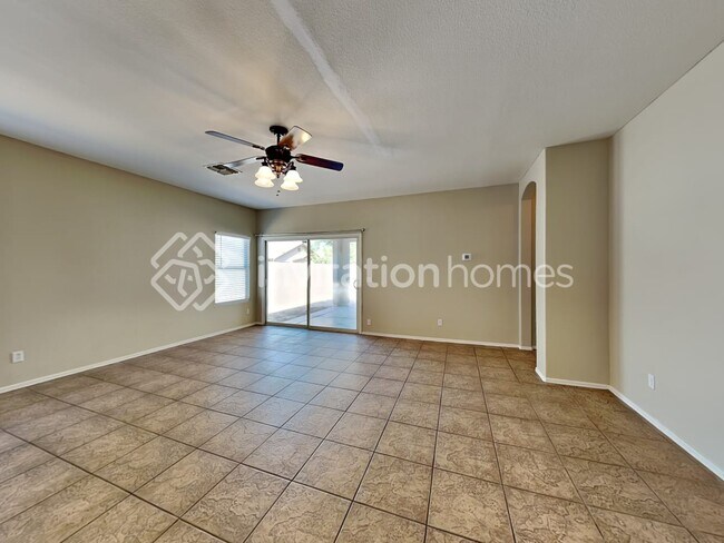 Foto del edificio - 109 N 118th Ln
