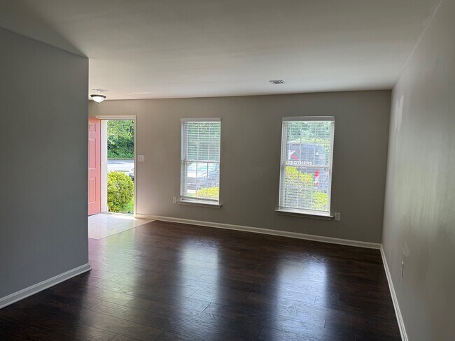 Foto del edificio - 391 Stonehedge Ln