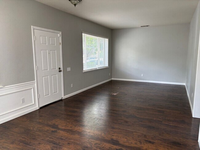 Foto del edificio - Terrific Brentwood Neighborhood steps from...