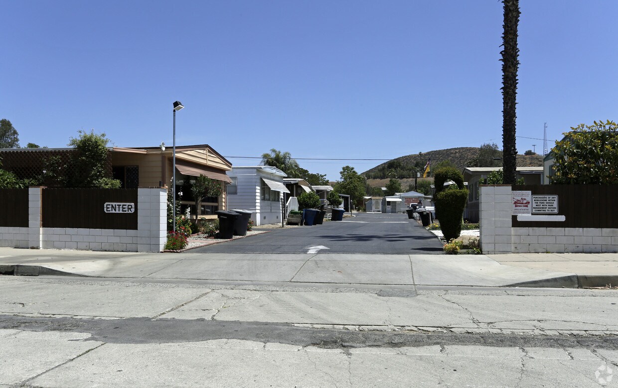 Primary Photo - Briarwood