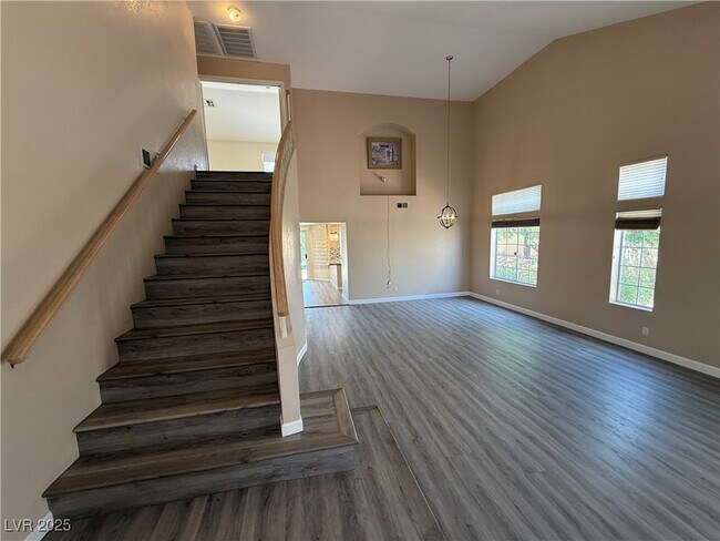 Building Photo - 2113 Desert Pines St