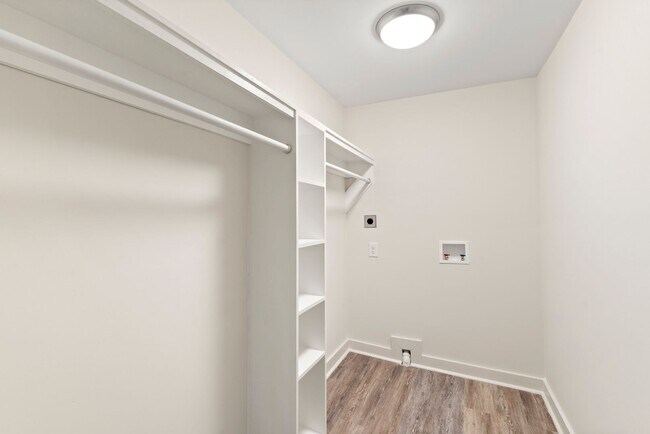 Building Photo - STUDIO UNIT! Buckhead/Brookhaven Parkside ...
