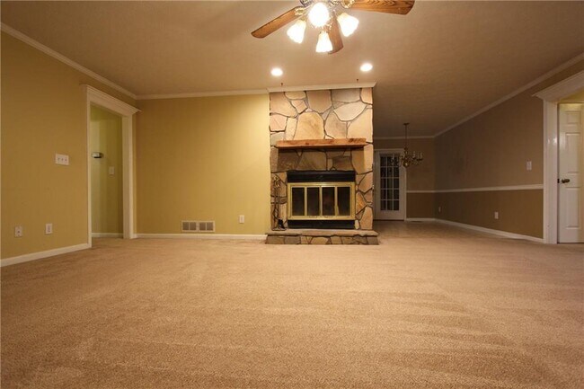 Foto del edificio - 818 Springlake Rd