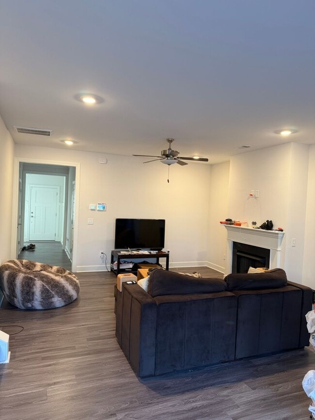 Foto del edificio - 3 Bedroom 2.5 Bath Townhome is the Madison Park area!!!