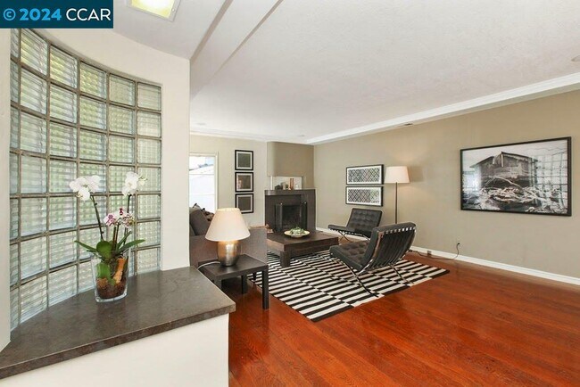 Foto del edificio - 4701 Harbord Dr