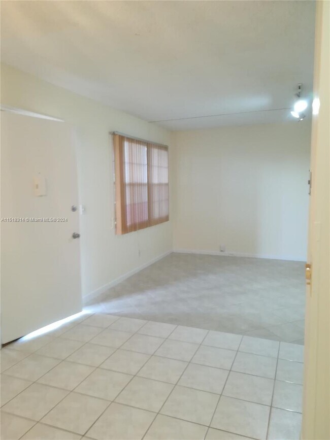Foto del edificio - 13455 SW 9th Ct