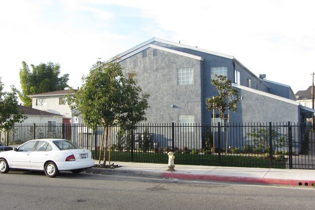 Building Photo - Leffingwell Townhouse Apartments