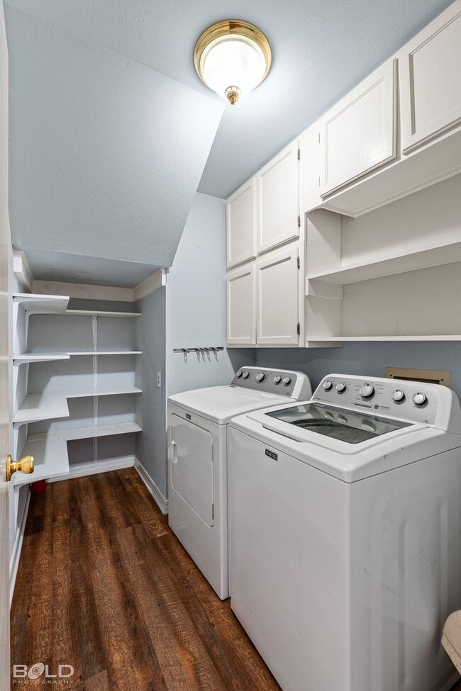 Building Photo - 421 Stratmore Dr