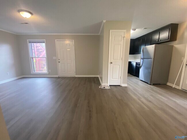 Building Photo - 4414 Bonnell Dr