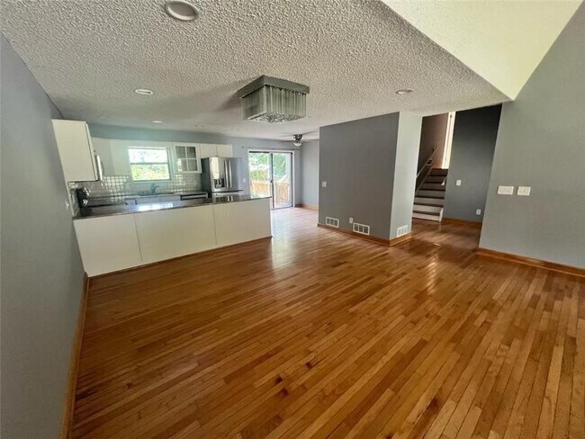 Building Photo - 145 Floss Flower Ct