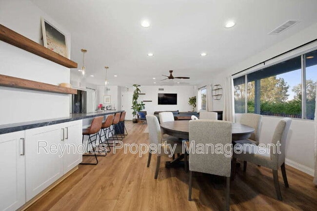 Foto del edificio - 1953 Granite Hills Dr