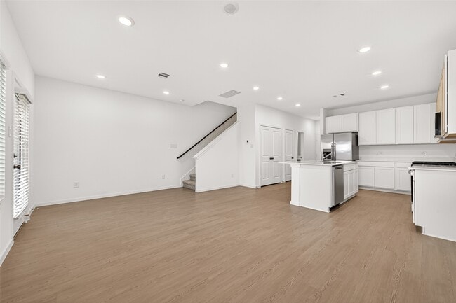 Building Photo - 2226 Salinas Dr