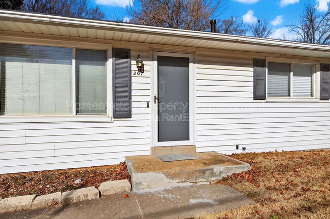 Building Photo - 207 Anistasia Dr