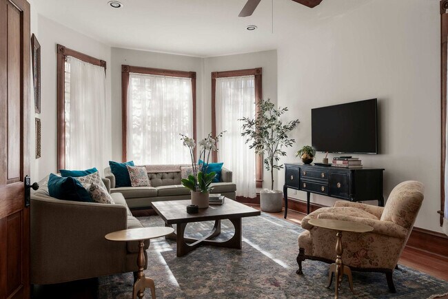 Foto del edificio - 1116 W 10th St