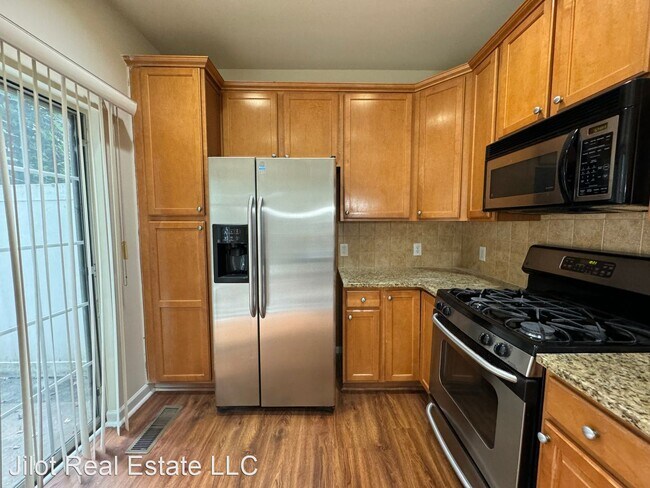 Building Photo - 2 br, 2.5 bath House - 1097 Park Row S - P...