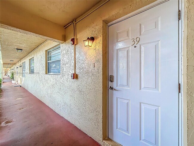 Foto del edificio - 2607 NE 8th Ave