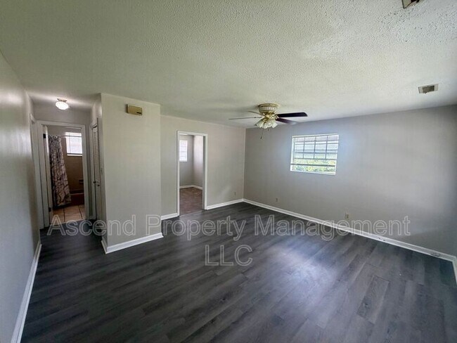 Foto del edificio - 582 Withrow Rd