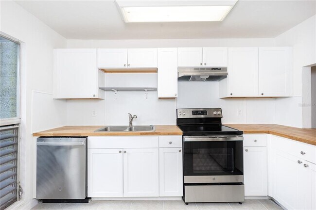 Building Photo - 715 SW 75th St