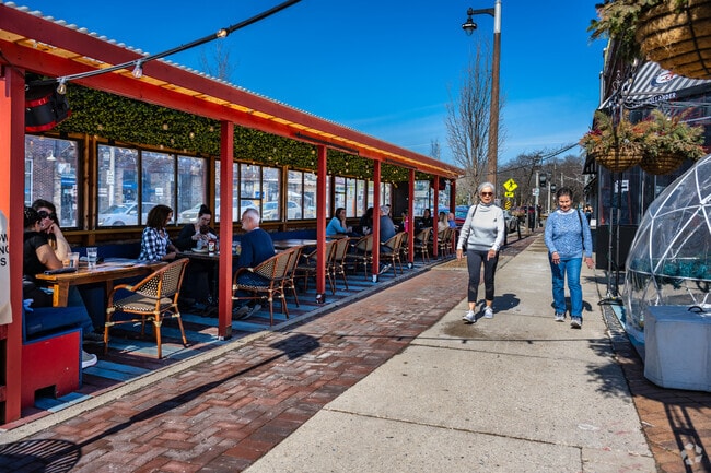 Stroll through Murray Hill as you window shop or dine.