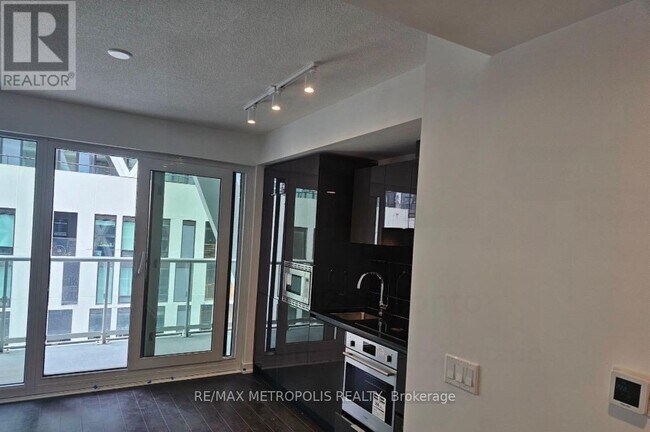 Photo du bâtiment - 230-1230 Simcoe St