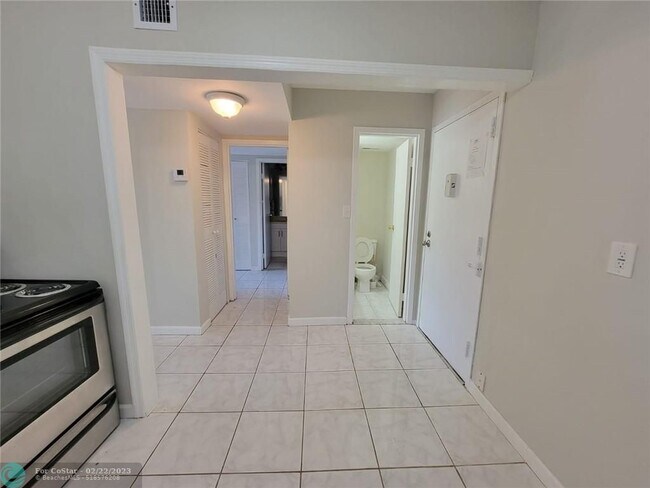 Building Photo - 4314 NW 9th Ave