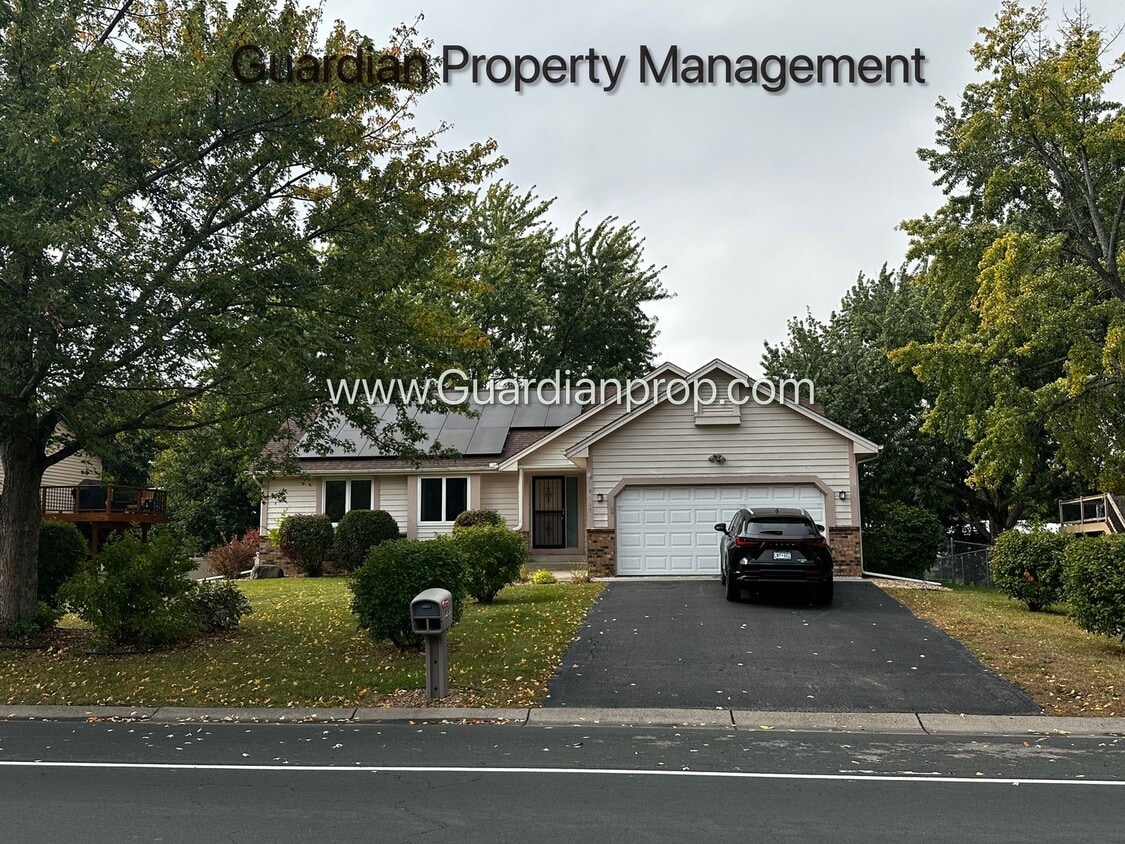 Foto principal - Maple Grove Single Family Home, 2 Car Gara...