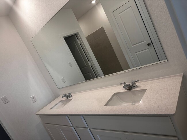 Building Photo - 509 Bridgewood Dr