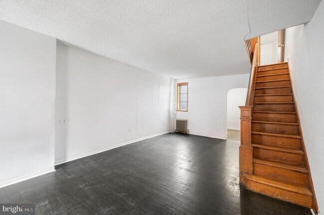 Building Photo - 2351 E Sergeant St