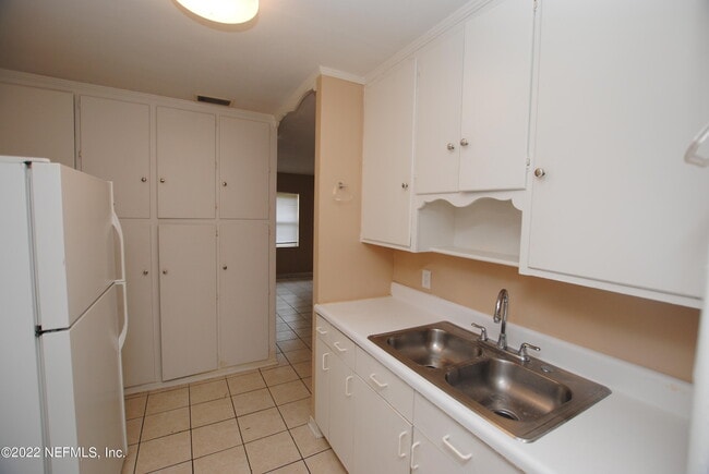 Building Photo - 5436 River Forest Dr