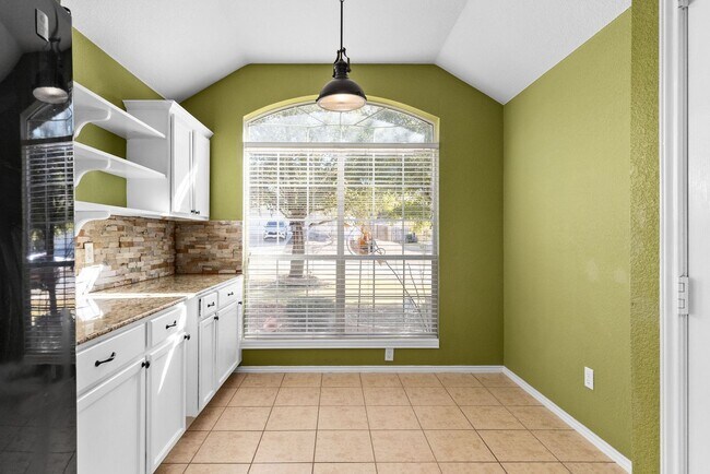 Foto del edificio - 6303 Blayney Dr