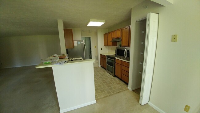 Building Photo - 5640 Wade Ct