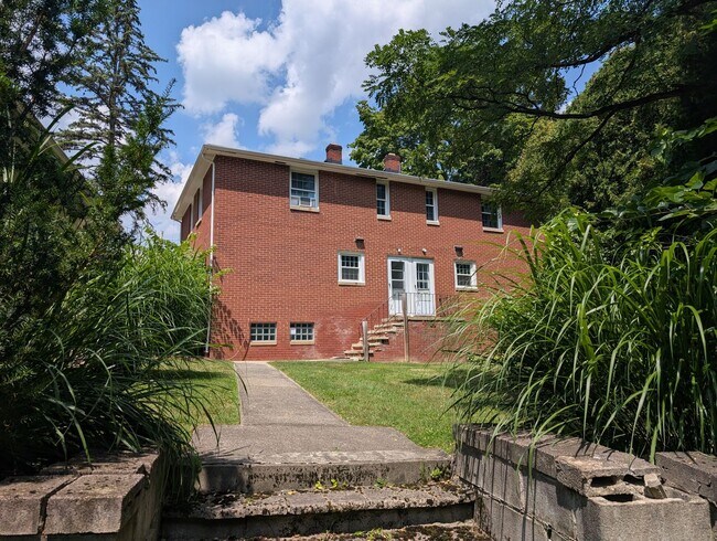 Foto del edificio - 8983 Highland Dr