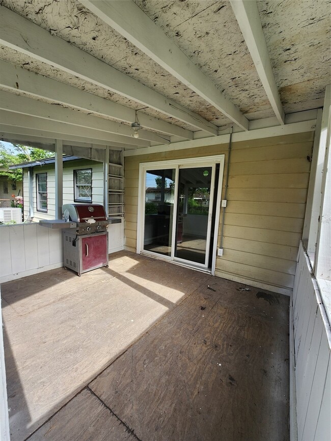 Building Photo - 9711 Aguila St