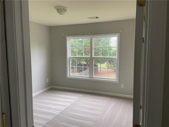 Foto del edificio - 5125 Huntington Crest Ln