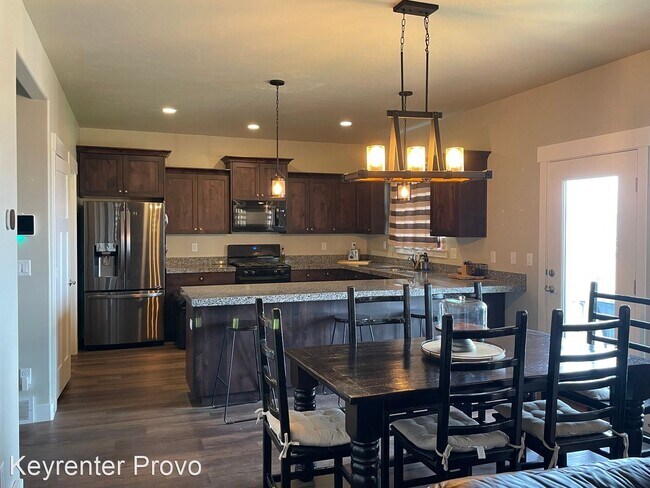 Foto del edificio - 4 br, 3.5 bath House - 876 s Aspen Loop