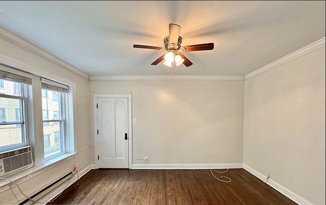 Foto del edificio - 3825 N Greenview Ave