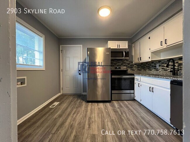 Foto del edificio - 2903 Skyline Rd