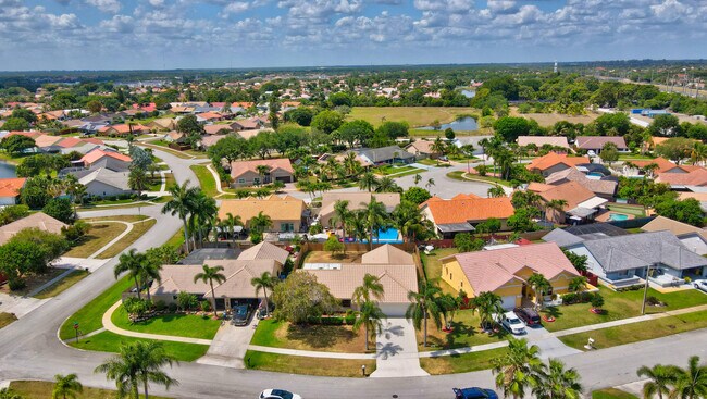 Foto del edificio - 9266 Laurel Green Dr