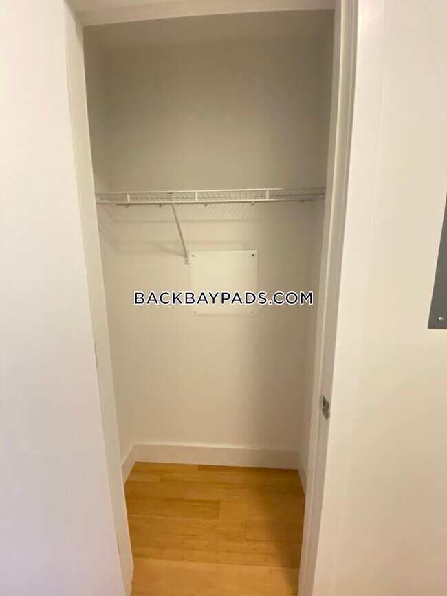 Building Photo - 1085 Boylston St
