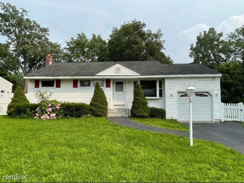 Primary Photo - 3 br, 1.5 bath House - 14 Castle Ct.