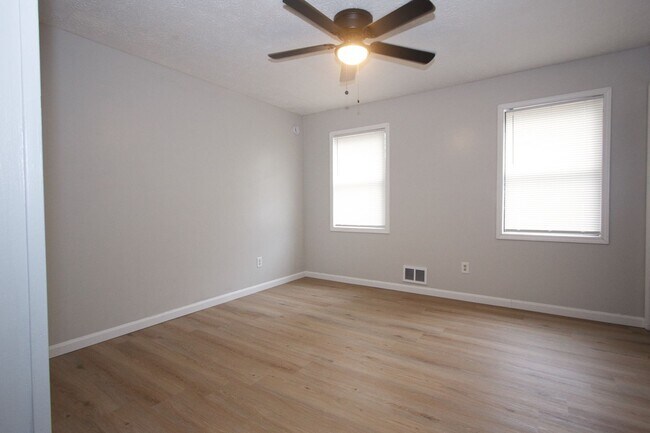 Building Photo - 948WC