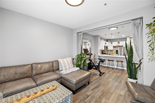 Foto del edificio - 1801 E Katella Ave