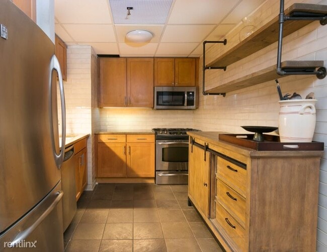 Building Photo - 227 Christopher Columbus Dr