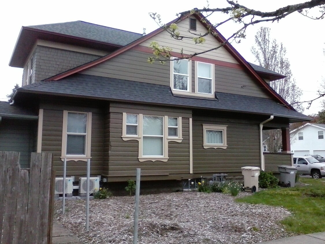 Building Photo - 306 NW 10th St