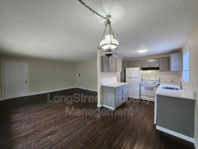 Foto del edificio - 14171 SW Allen Blvd