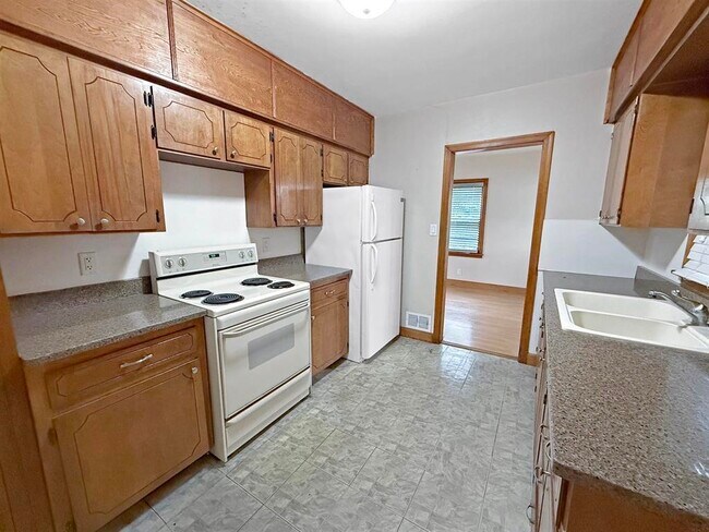 Building Photo - 1171 Bourland Ave