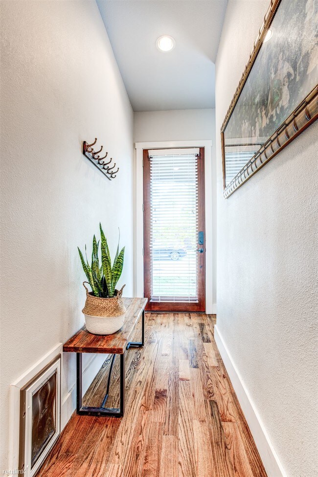 Building Photo - 2 br, 2 bath Townhome - 1931 Euclid Avenue 2