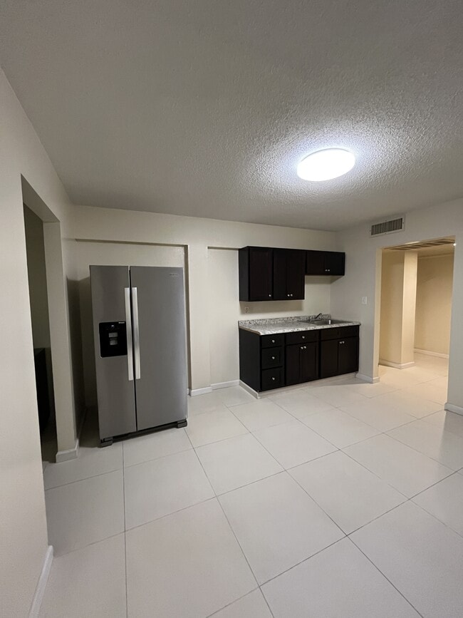 Foto del edificio - 2705-2715 Cherry Rd